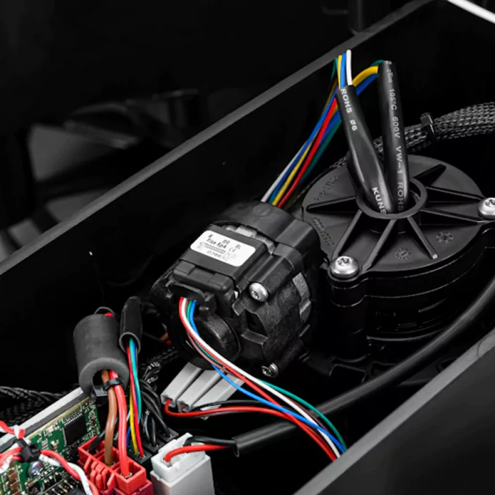 Caiman L400i Deluxe робот-газонокосилка AM450D4M1Z