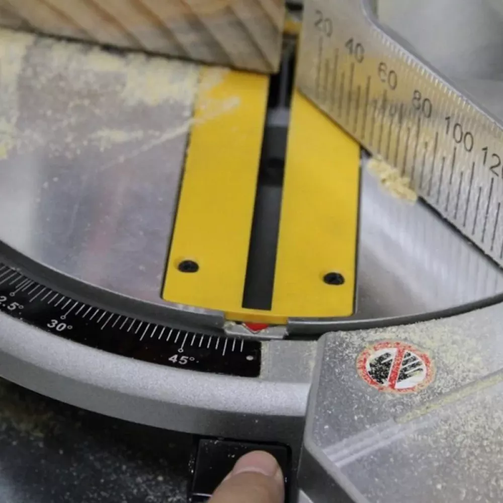 Торцовочная пила DeWALT DW714, DW714-KS