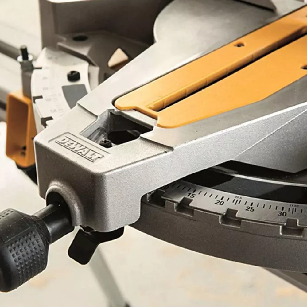 Комбинированная торцовочная пила DeWALT D27113, D27113-QS